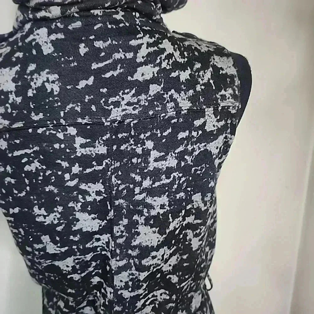 DAYTRIP Y2k Black and Grey Splatter Hooded Vest size Medium - Picture 13 of 14